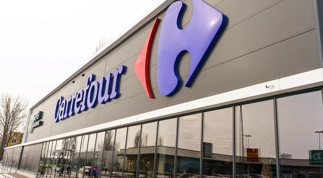 Carrefour introduce plata la sarcină în România