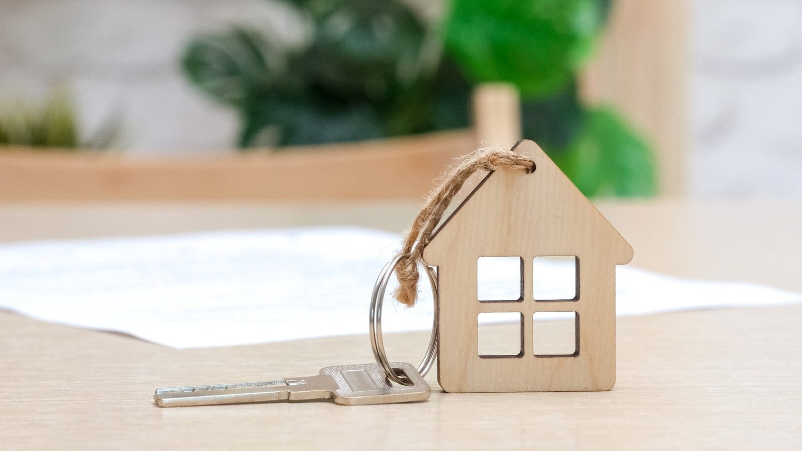 Rezultate dezamăgitoare pe piața imobiliară: Vânzările de apartamente au scăzut cu 17% Vânzările de apartamente au înregistrat o scădere semnificativă în primele trei luni ale acestui an, marcând cel mai mic număr de tranzacții din ultimii cinci ani