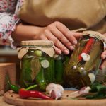 Secretul murăturilor crocante: Ce adaugă gospodinele pricepute în borcan