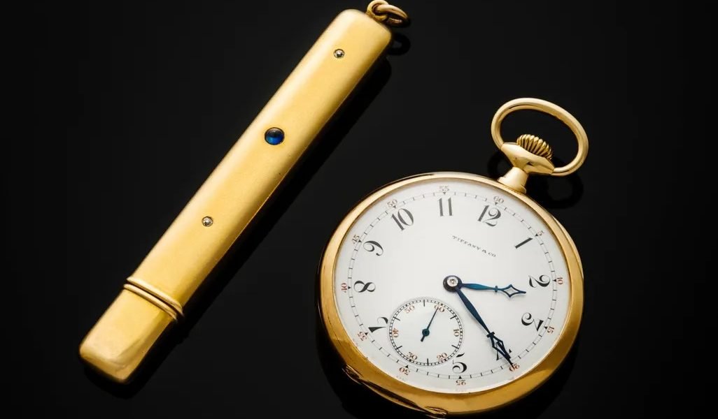 John Jacob Astor IV, cea mai bogată persoană de pe Titanic, va avea ceasul de buzunar din AUR scos la licitație Un ceas de buzunar din AUR și un penar din AUR care au aparținut lui John Jacob Astor IV, una dintre cele mai bogate persoane de pe vasul Titanic, vor fi scoase la vânzare luna aceasta