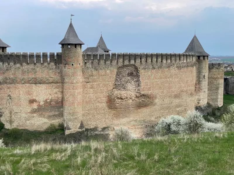 Zid din Cetatea Hotin, ruină a lui Ștefan cel Mare, s-a prăbușit în Ucraina