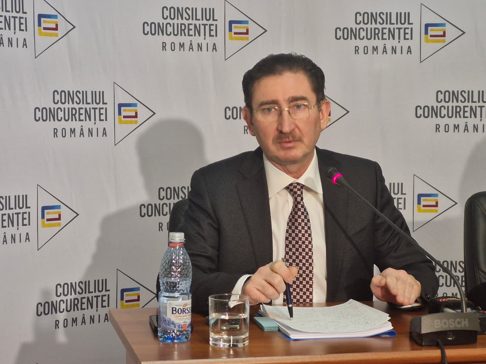 Consiliul Concurenței avertizează: Companiile, monitorizate pentru potențiale majorări de prețuri Consiliul Concurenței supraveghează cu atenție piața pentru a preveni creșterile artificiale de prețuri, în contextul economic dificil