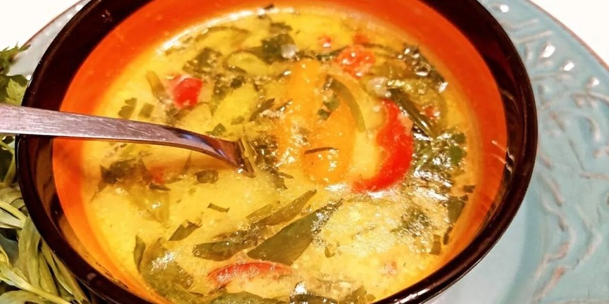 Cum prepară ciobanii ciorba de miel la stână: Secretul bucătarilor din România