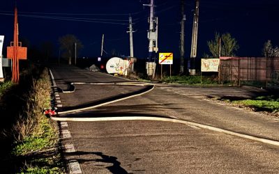Un accident grav, soldat cu o cisternă răsturnată plină cu GPL, a dus la evacuarea a zeci de persoane în județul Prahova