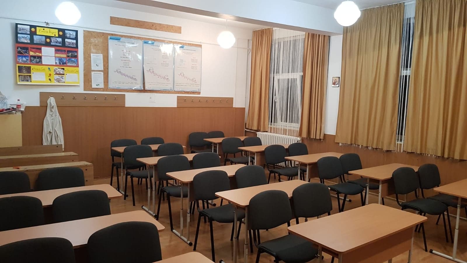 Programele pentru clasa a ix-a, gata. Manualele, așteptate din toamnă
