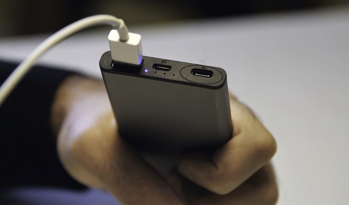 Japonia: Telefoanele NU se mai încarcă la bordul avioanelor din aprilie