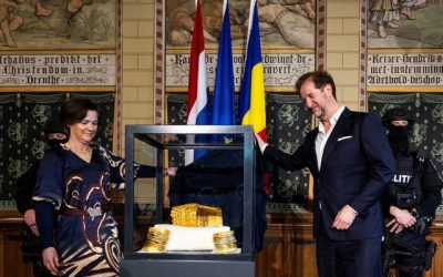 O a treia brățară dacică furată încă este de negăsit: experții analizează posibilele scenarii București – Cea de-a treia brățară dacică, furată de la Muzeul din Drents, Olanda, împreună cu Coiful de la Coțofenești, este încă de negăsit