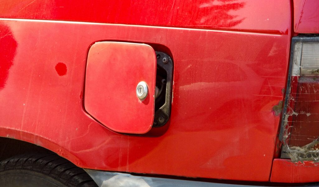 Lipsa de combustibil alimentează violența în Asia, pe fondul războiului din Orientul Mijlociu București – Criza de combustibil, accentuată de tensiunile din Orientul Mijlociu, unde SUA și Israel au demarat o campanie de bombardamente împotriva Iranului, generează instabilitate și violență în mai multe țări asiatice