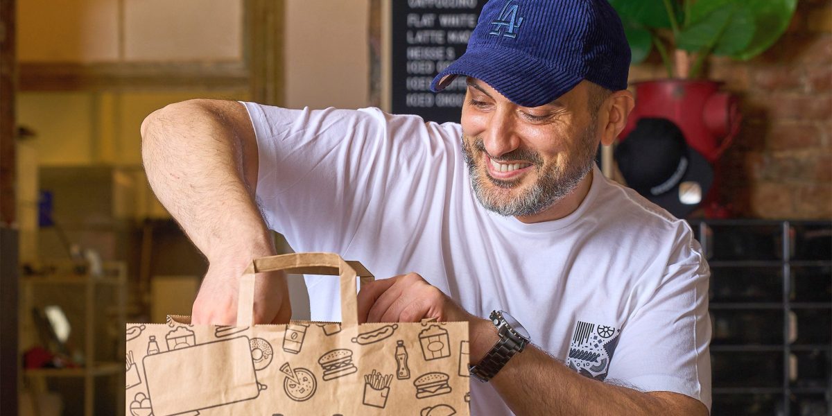 Burgerii au detronat drobul de Paște: Ce comandă românii prin aplicații