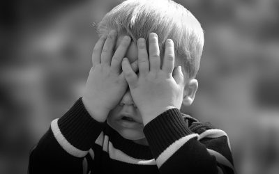 Pompierul-erou: Copil de doi ani, salvat din moarte SIGURĂ într-un magazin