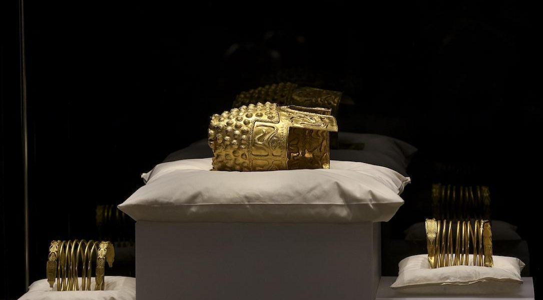 AUR dacic furat, recuperat: Casca și brățările revin la București