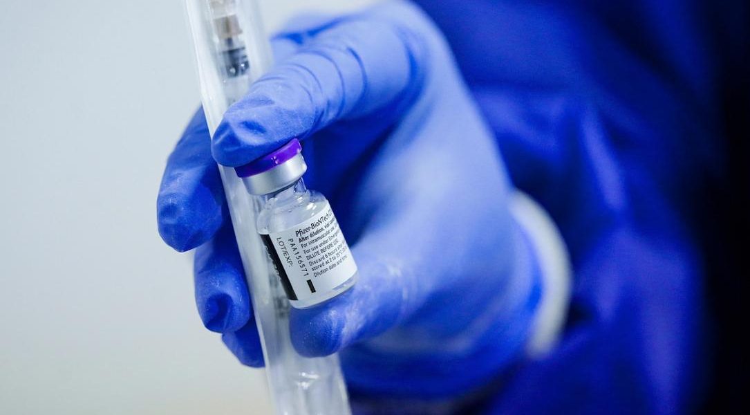 România, Condamnată de un Tribunal Belgian să Plătească 600 de Milioane de Euro pentru Vaccinele Pfizer Nevandute Un tribunal din Bruxelles a decis, în primă instanță, că România trebuie să plătească 600 de milioane de euro pentru dozele de vaccin anti-COVID-19 comandate de la Pfizer/BioNTech