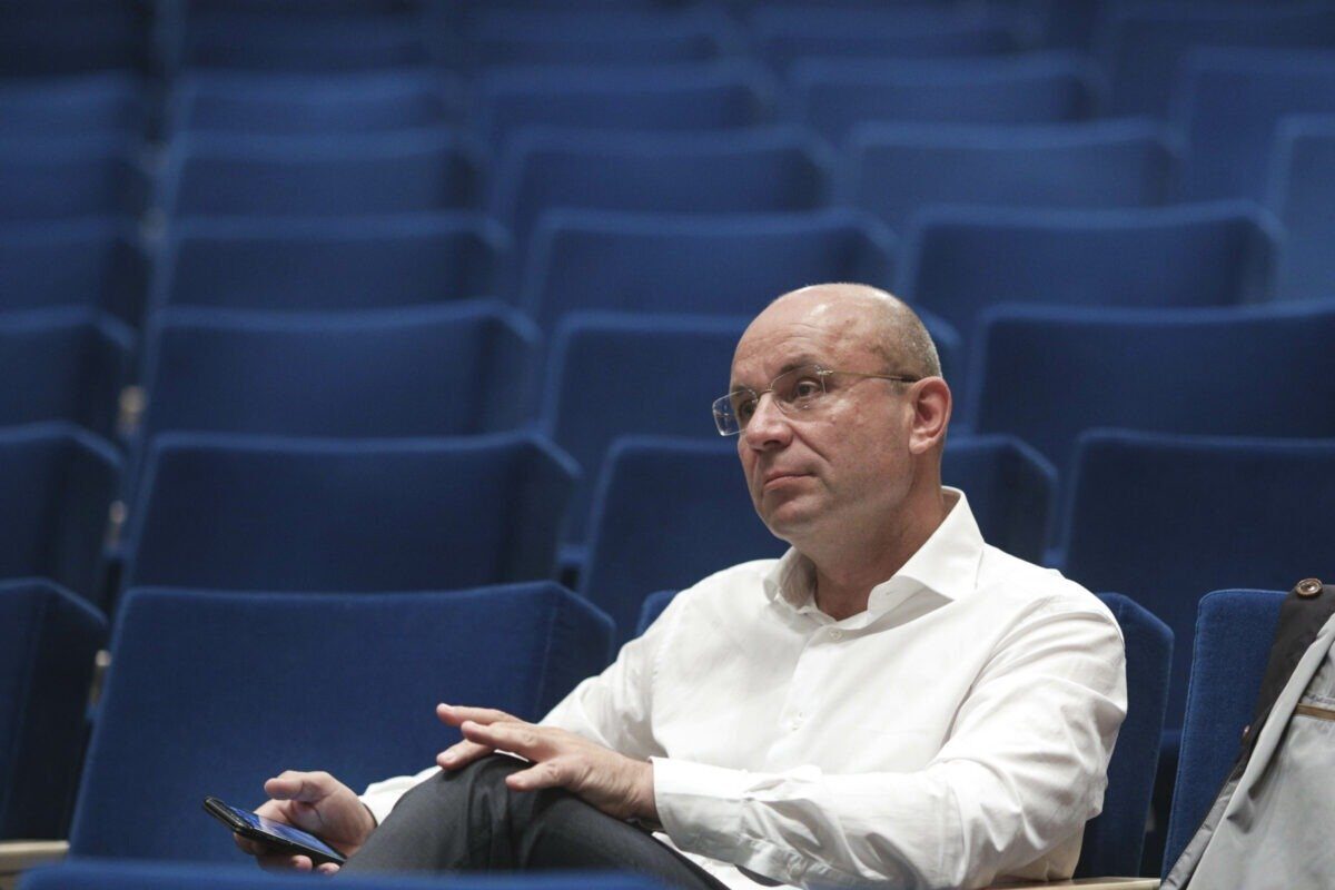 O instanță judecătorească a suspendat decizia CNA privind Gold FM a lui Cozmin Gușă O instanță de contencios administrativ de la Curtea de Apel București a decis suspendarea deciziei prin care Consiliul Național al Audiovizualului (CNA) a retras licența postului de radio Gold FM