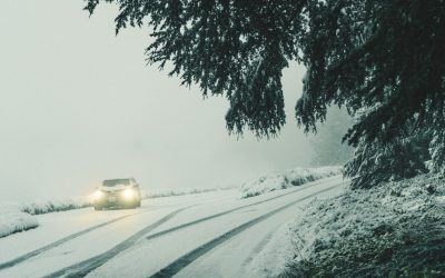 Ninsoarea afectează traficul pe DN18 prin Pasul Prislop Traficul rutier pe Drumul Național 18 (DN18), care traversează Pasul Prislop, la o altitudine de 1.400 de metri, este îngreunat joi din cauza ninsorii