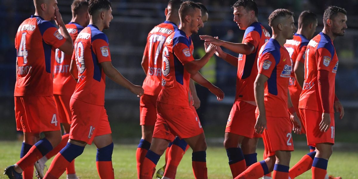 Șoc în fotbalul românesc: Un fost star FCSB, aproape de semnătură!