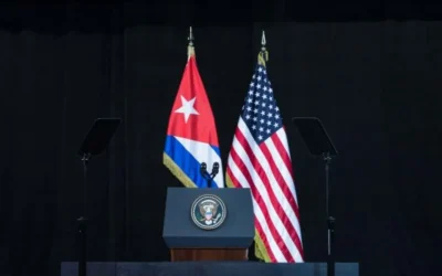 Sute de cubanezi au protestat joi în fața ambasadei Statelor Unite ale Americii din Havana, solicitând ridicarea embargoului comercial impus de SUA, vechi de peste șase decenii