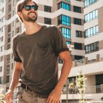 Cum să-ți faci garderoba mai șmecheră cu tricouri bărbați versatili