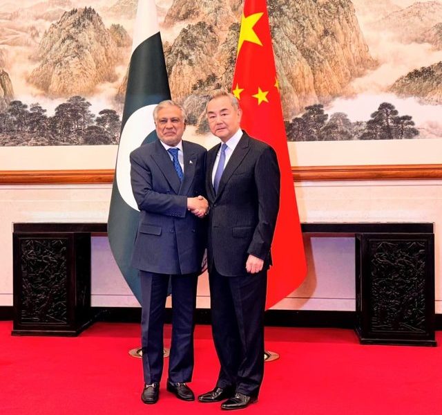 China și Pakistan propun o încetare a focului în Iran: Ce prevede inițiativa China și Pakistan au prezentat marți o nouă inițiativă diplomatică menită să pună capăt conflictului din Iran