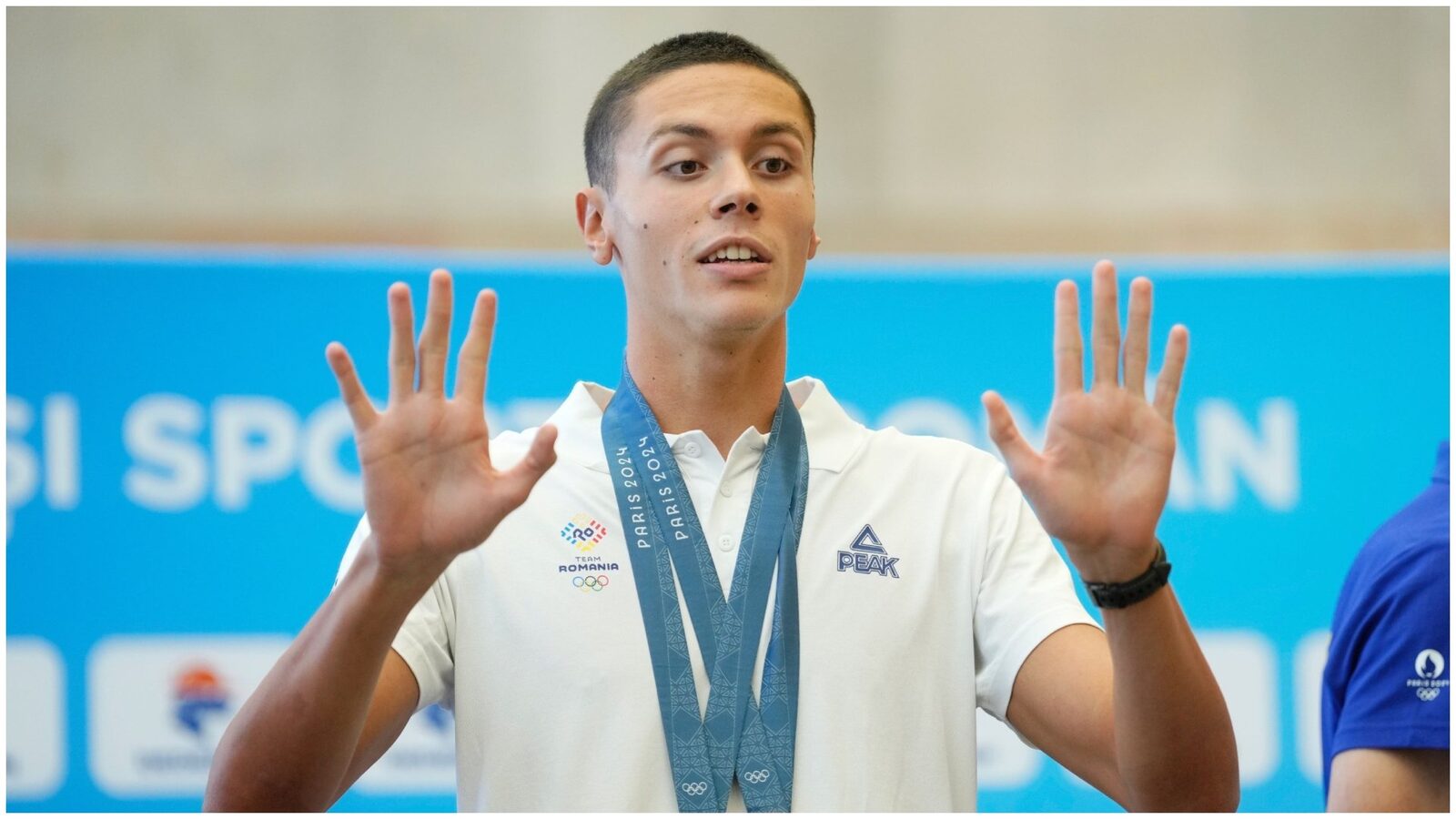 David Popovici lansează un apel emoționant pentru susținerea copiilor defavorizați În pauza competițională, campionul olimpic David Popovici se dedică unei cauze umanitare importante