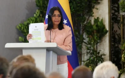 Delcy Rodríguez, președinta interimară a Venezuelei, a anunțat o majorare salarială responsabilă pentru data de 1 mai, în contextul unei inflații galopante și al problemelor economice persistente