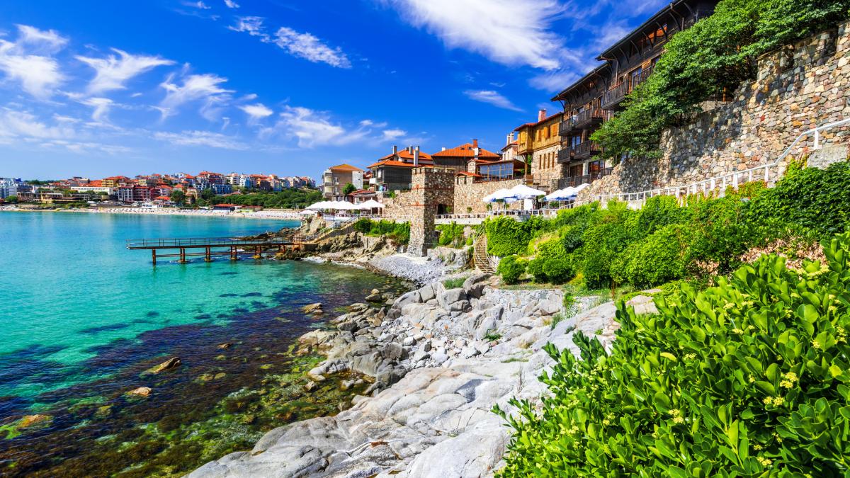 Destinația de vis, ca Amalfi, dar mai ieftină! E aproape de România