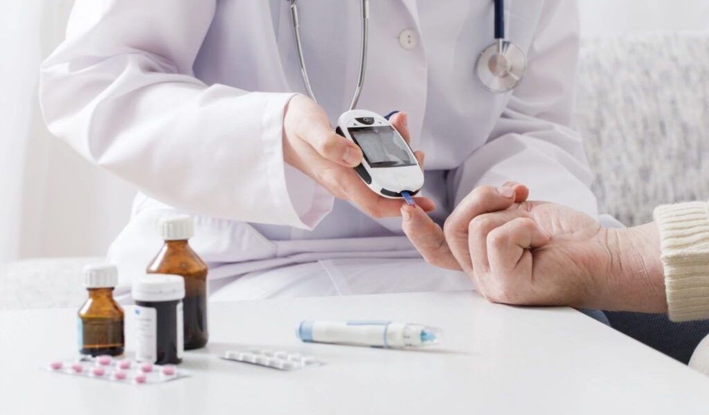 Mai mult de jumătate dintre persoanele diagnosticate cu diabet de tip 2 se confruntă cu deficiențe de vitamine și minerale esențiale, potrivit unei analize ample publicate recent