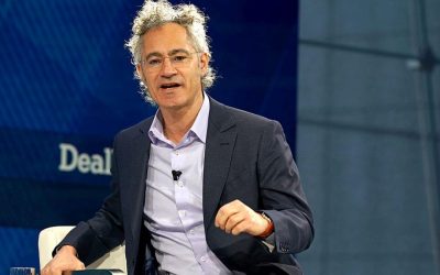 Directorul general al companiei de tehnologie Palantir, Alex Karp, susține că viitorul în domeniul muncii va fi dominat de două tipuri de oameni: cei cu calificări practice și cei cu gândire „neurodivergentă”