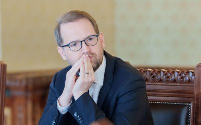 Blocul prăbușit din București: Plăci de beton, pericol pe trotuar, amenzi noi