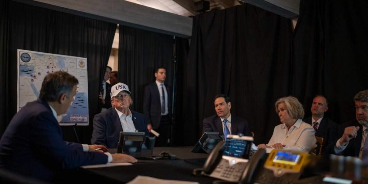 Trump, ședință de urgență despre Ormuz: Ce se întâmplă în Iran?