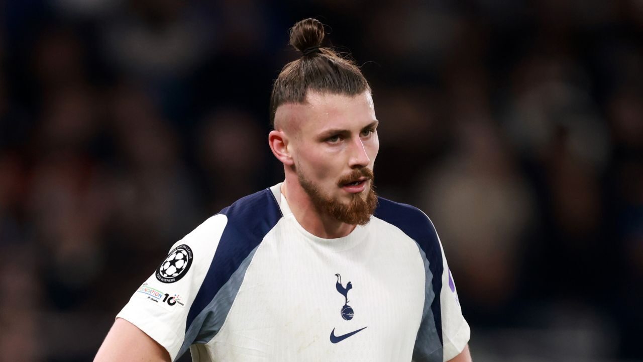 Internaționalul român Radu Drăgușin ar putea simți pe pielea sa efectele negative ale perioadei dificile prin care trece Tottenham Hotspur, echipa sa de club