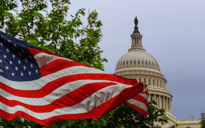 Demisii-Șoc în SUA: Doi Congresmeni, Vizați de Acuzații Grave