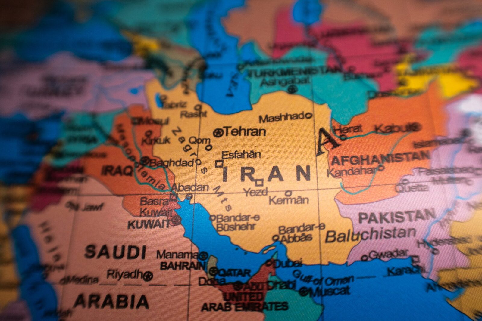 Comandouri americane au intrat adânc în Iran pentru a salva un pilot după prăbușirea unui avion de vânătoare WASHINGTON – Forțe speciale americane au efectuat o operațiune îndrăzneață în Iran pentru a recupera un membru al echipajului unui avion de vânătoare bombardier F-15E prăbușit, a relatat presa americană duminică