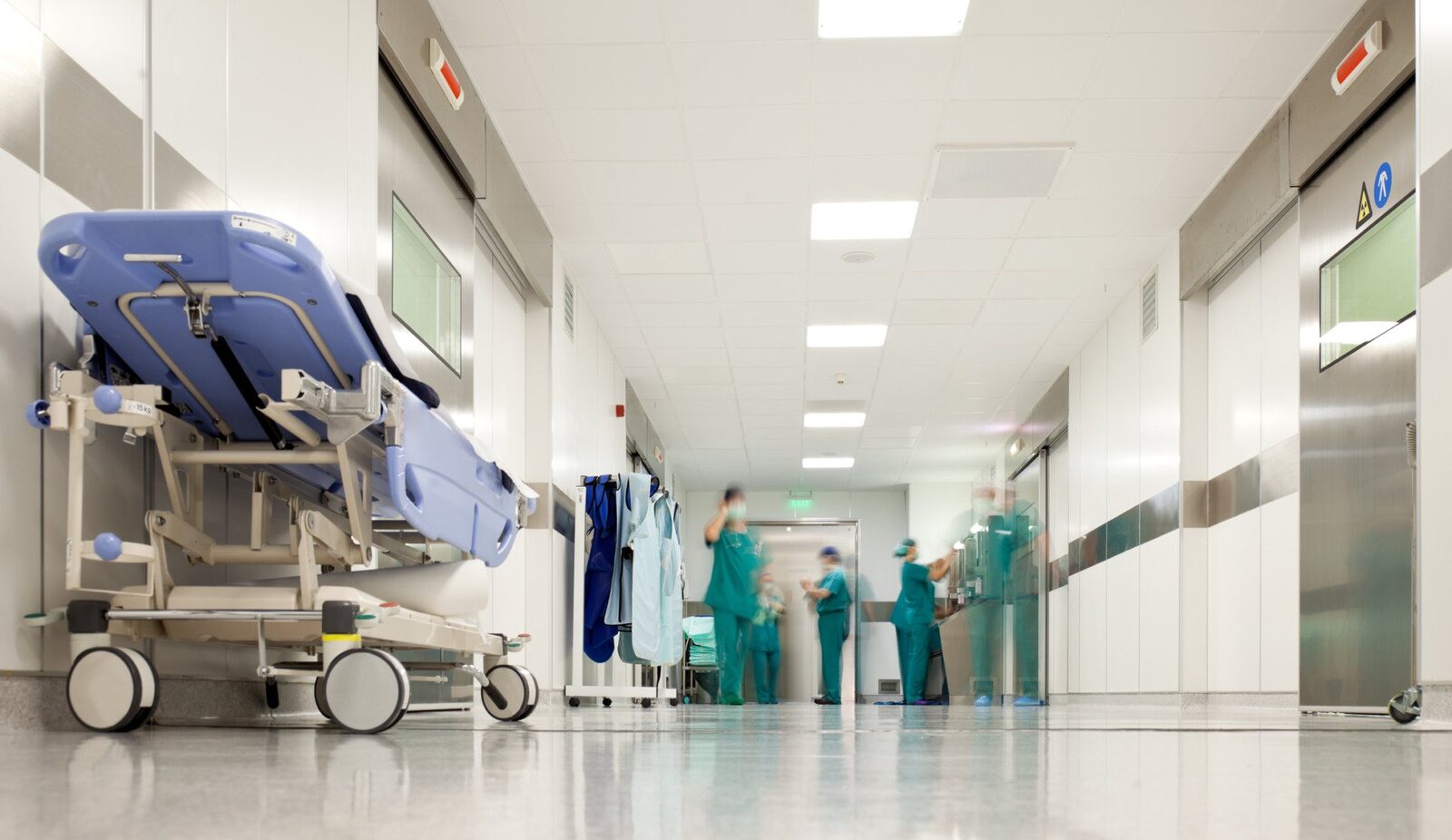 Ministrul Sănătății, Alexandru Rogobete, a publicat un ordin de ministru care prevede interzicerea explicită a medicilor angajați la spitalele publice de a părăsi unitatea în timpul programului de lucru
