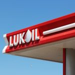 Lukoil, liberă până în octombrie: SUA prelungește derogarea, peste 300 de benzinării în România