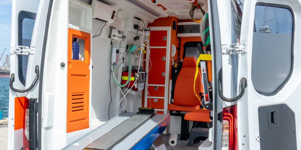 Ambulanțe blocate: Un sfert din cele din Constanța, în service zilnic! 11 au peste 1 milion km