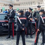 Jaf armat la Napoli: Hoții cu măști de actori au fugit prin canalizare