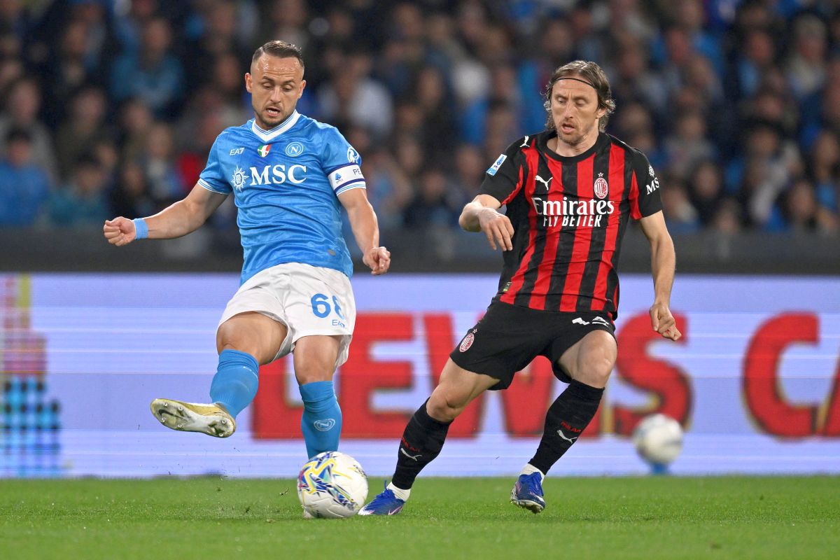 NAPOLI învinge AC MILAN și reaprinde lupta pentru titlu în Serie A NAPOLI a învins AC MILAN cu scorul de 1-0 într-un meci disputat pe stadionul „Diego Maradona”