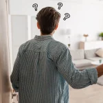 Uitările cotidiene: De ce uiți ce cauți într-o cameră și ce-i „efectul pragului”