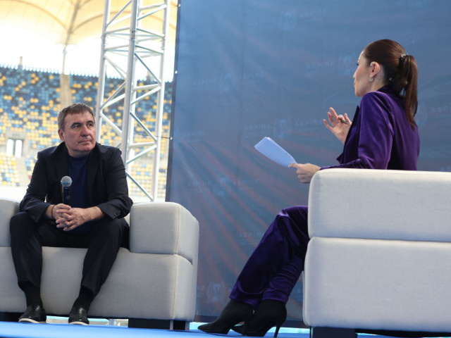 Peste 800 de antrenori la Summitul FRF: Gică Hagi și Ilie Dumitrescu, vedete