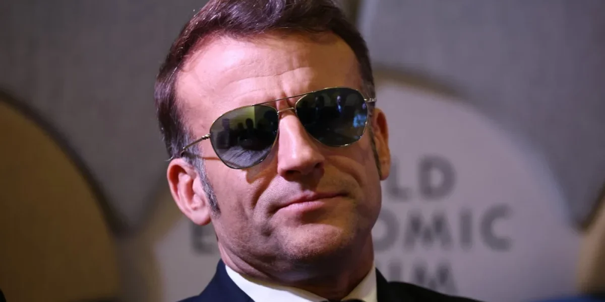 Macron, gest uman la Roma: L-a ajutat pe un bătrân, imaginea face furori