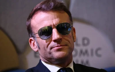 Macron, gest uman la Roma: L-a ajutat pe un bătrân, imaginea face furori