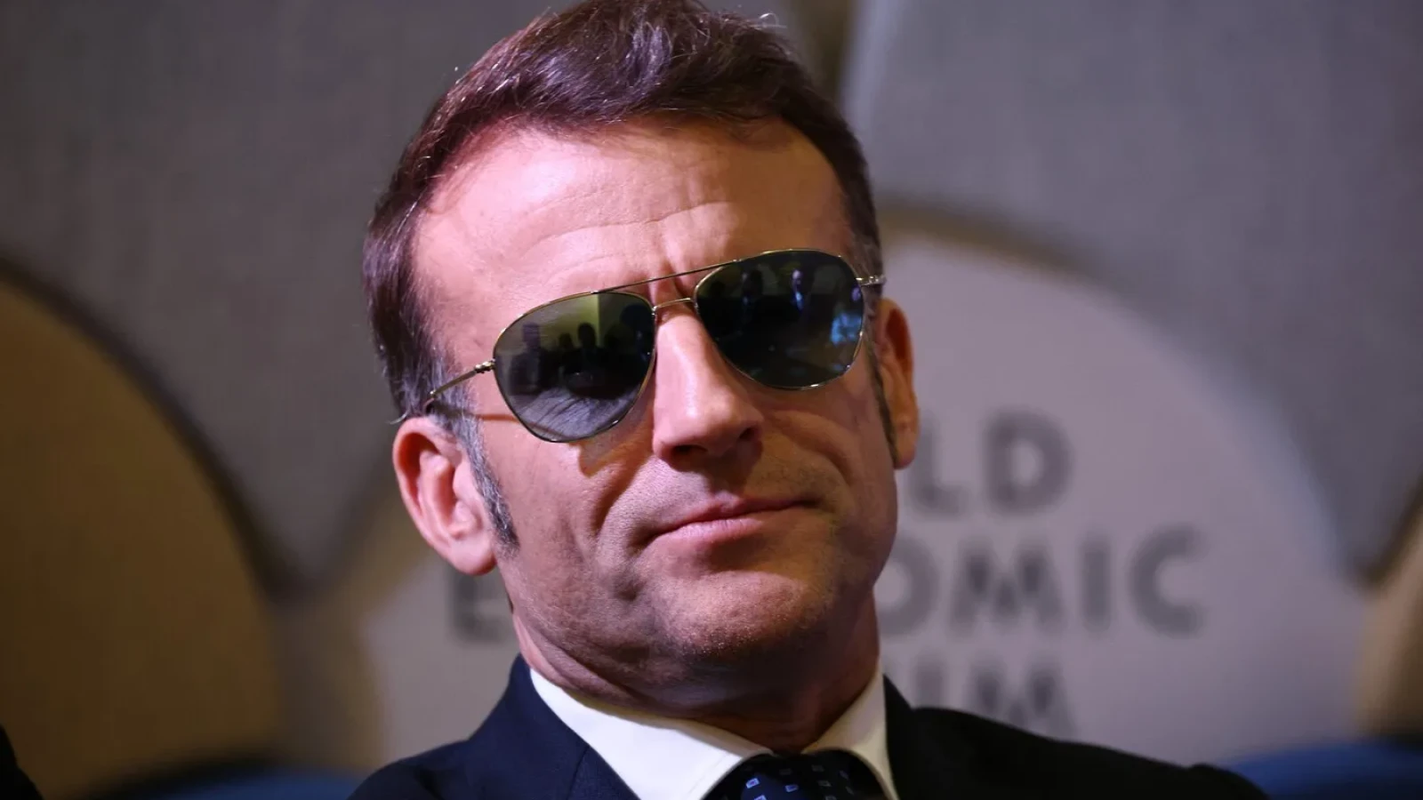 Macron, gest uman la Roma: L-a ajutat pe un bătrân, imaginea face furori