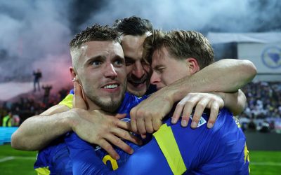 Demirovic, eroul Bosniei: Berea pentru fanii lui Stuttgart, promisiune onorată după victoria cu Italia Ermedin Demirovic, atacantul bosniac legitimat la VfB Stuttgart, va trebui să își onoreze promisiunea făcută înaintea barajului pentru Mondiale: va cumpăra bere pentru toți fanii echipei germane