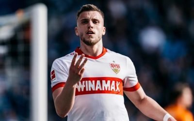 Demirovic, atacantul de la Stuttgart, se pregătește să achite o notă de plată de 300.000 de euro după calificarea Bosniei la Cupa Mondială Atacantul bosniac Ermedin Demirovic, legitimat la VfB Stuttgart, va avea de suportat o cheltuială considerabilă după ce a promis că va oferi bere gratuită suporterilor echipei germane, în cazul în care Bosnia reușește să se califice la Cupa Mondială