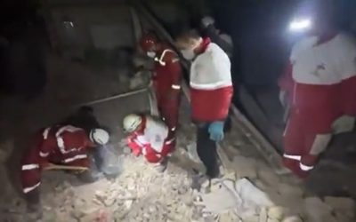 O clădire rezidențială dintr-un oraș situat la sud-vest de capitala IRANULUI, TEHERAN, a fost distrusă luni dimineață în urma unui atac aerian, soldat cu cel puțin 13 morți