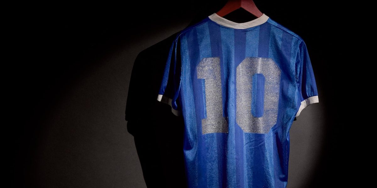 De la Maradona la Messi: Tricourile legendarilor, de pe teren pe marele ecran