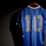 De la Maradona la Messi: Tricourile legendarilor, de pe teren pe marele ecran