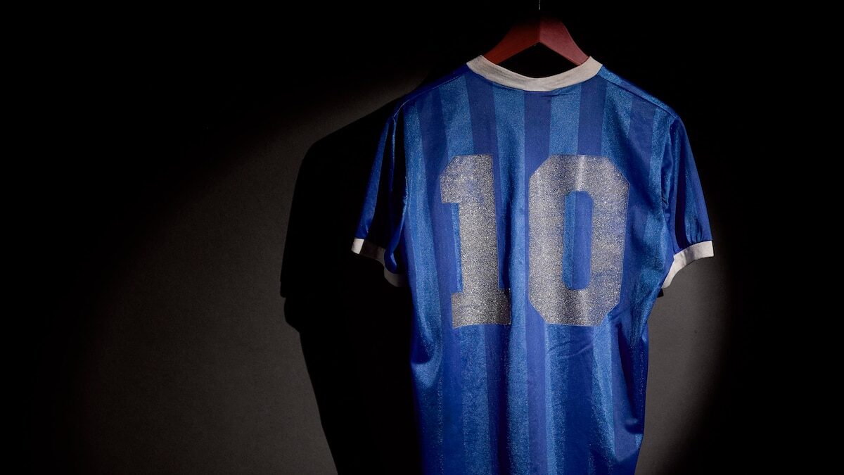 De la Maradona la Messi: Tricourile legendarilor, de pe teren pe marele ecran