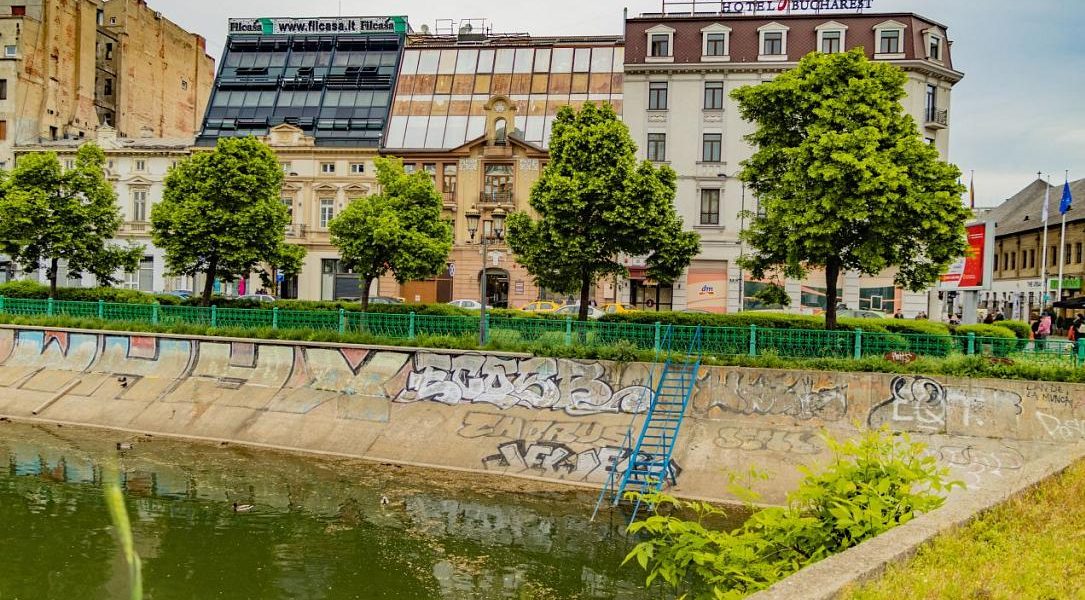 Europa Royale București, hotel din Centrul Vechi, se închide temporar pentru renovare și rebranding Europa Royale București, un hotel situat în inima Centrului Vechi al capitalei, își va închide temporar porțile începând cu 31 martie, pentru lucrări de renovare și rebranding