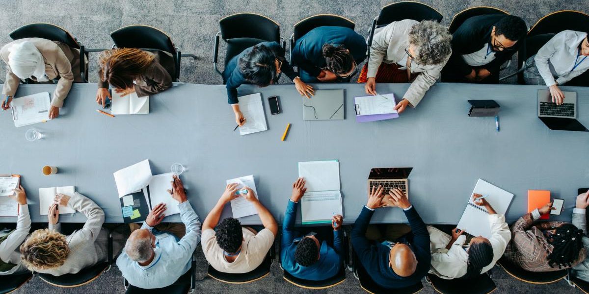 Disperare în AI: Vârstnicii se reprofilează ca să supraviețuiască